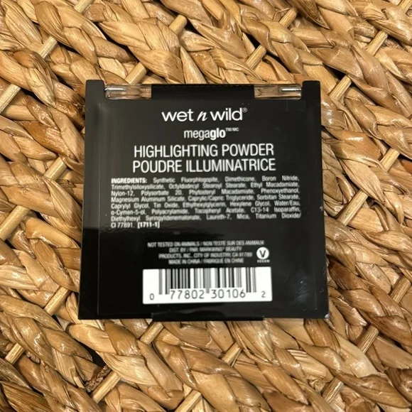 wet n wild MegaGlo Highlighting Powder, Caught In Your Web LIMITED EDITION - Picture 4 of 5